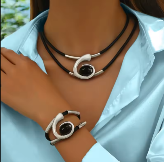 Ensemble Collier & Bracelet Vintage – L’élégance qui attire tous les regard ,ML